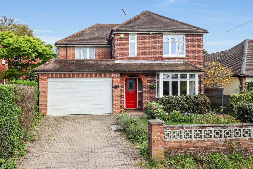 House Kings Lane in Surrey Heath