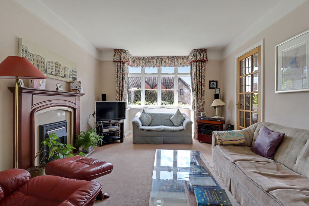 House Kings Lane in Surrey Heath