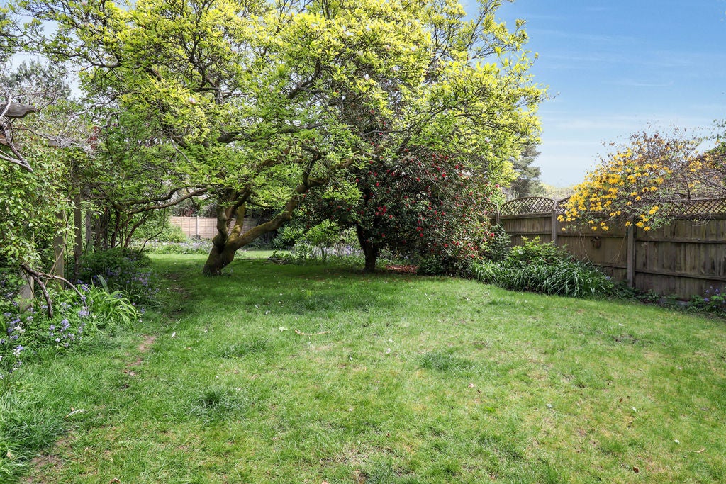 House Kings Lane in Surrey Heath