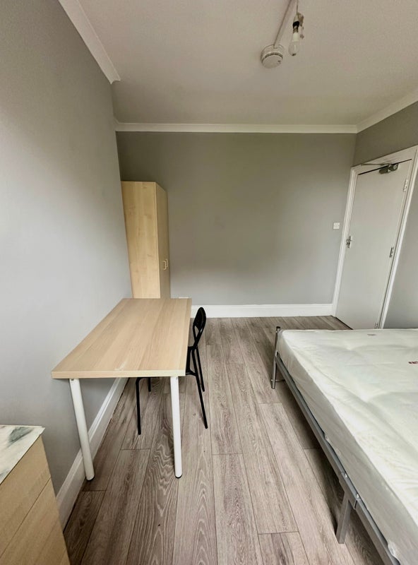 Room Hornsey Park Road in Greater London