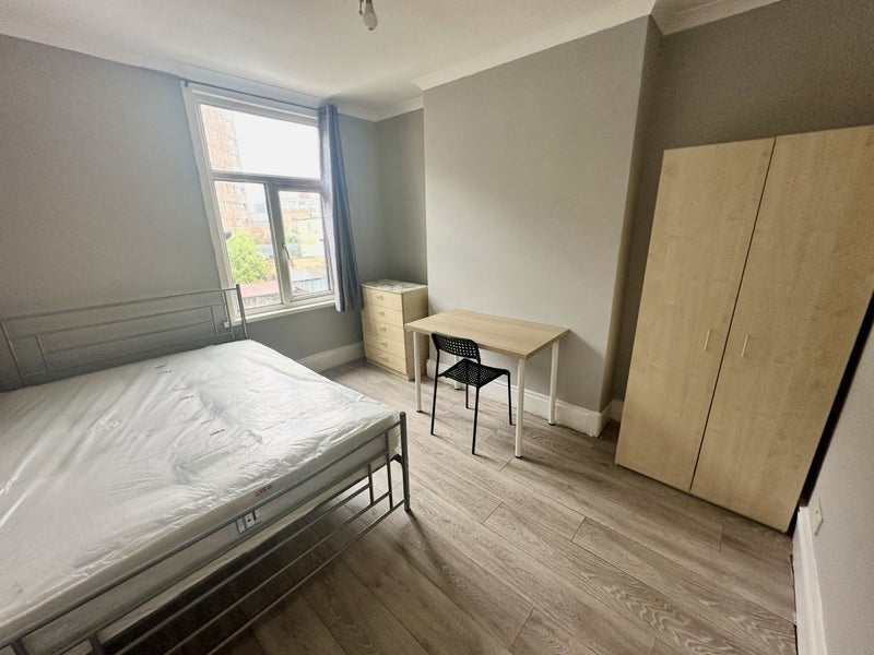 Room Hornsey Park Road in Greater London