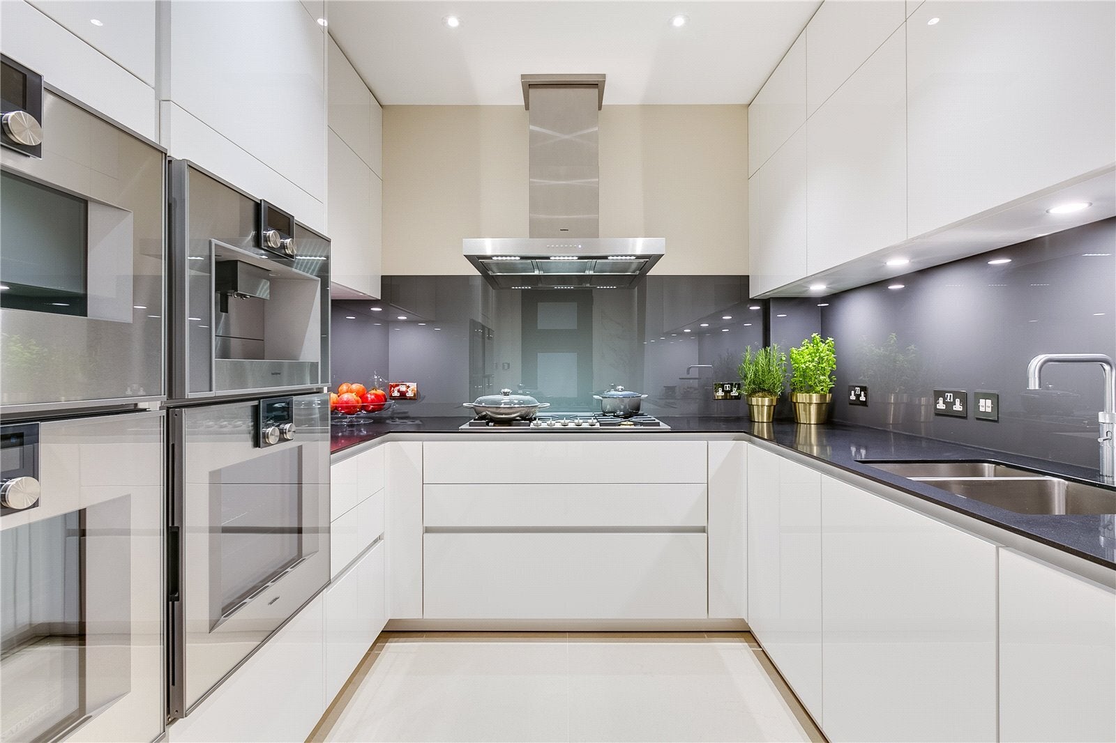 Flat Lowndes Square in City of Westminster