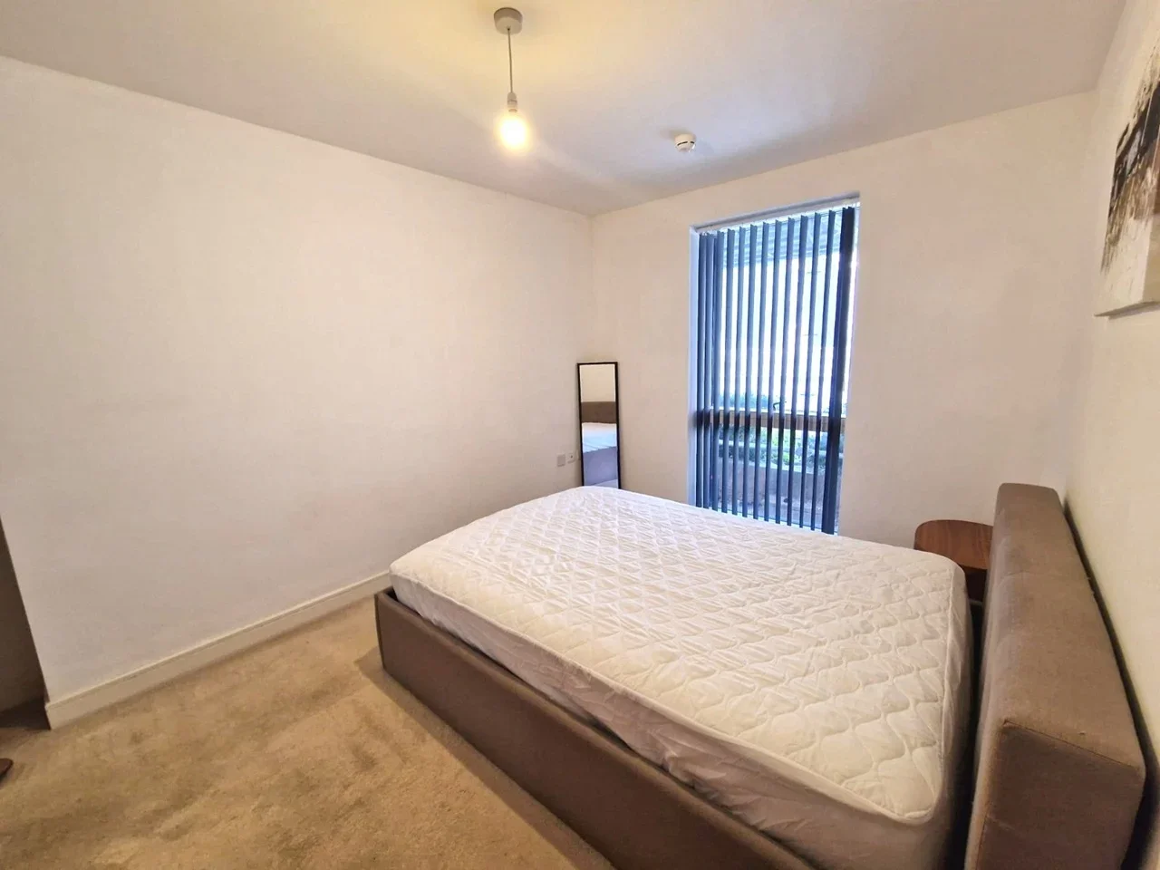 Flat Edgbaston Crescent in Birmingham