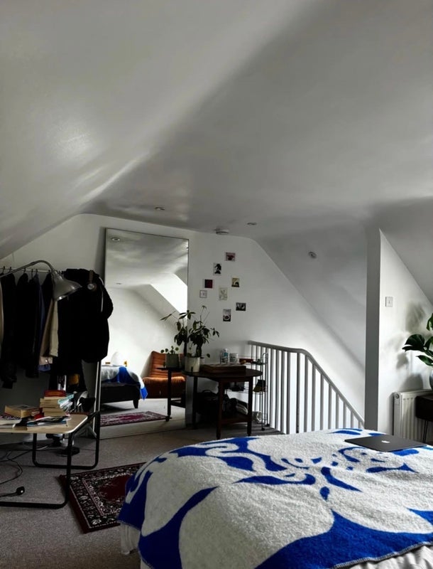 Room Kitson Road in Greater London