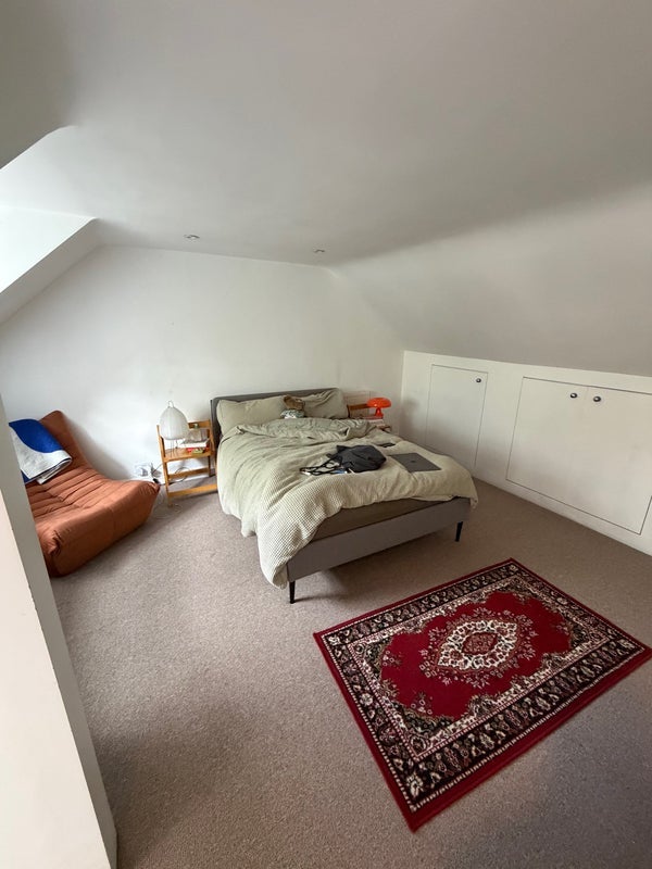 Room Kitson Road in Greater London