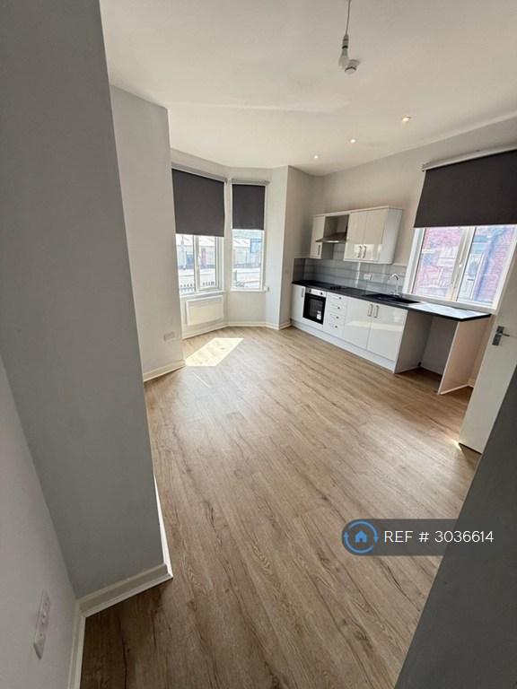 Flat Woodview Road in Leeds