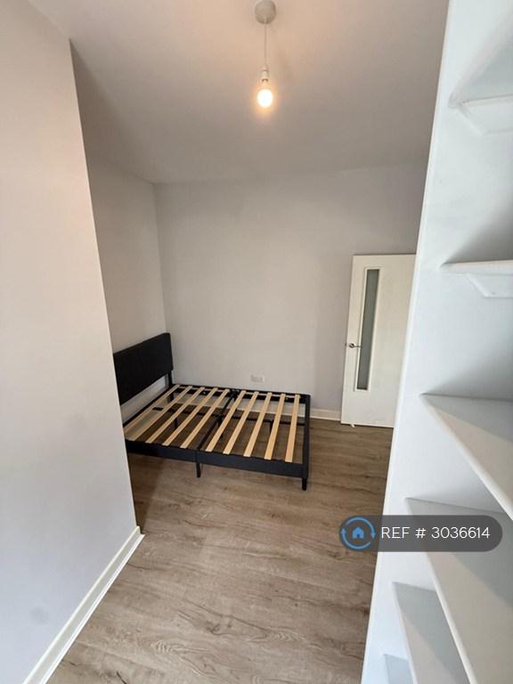 Flat Woodview Road in Leeds