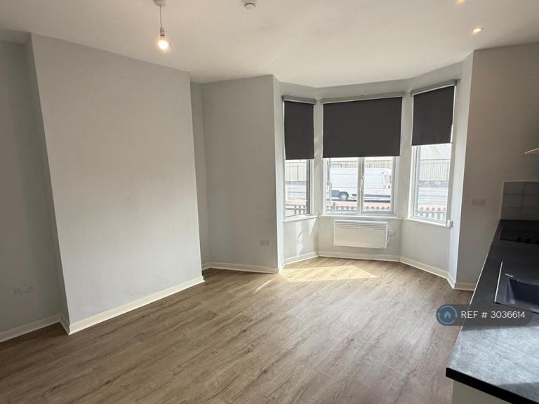 Flat Woodview Road in Leeds