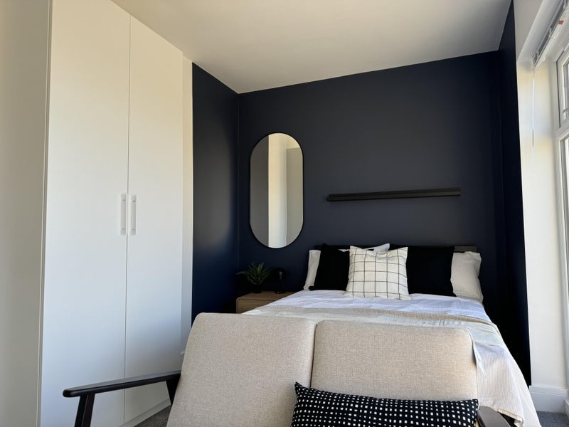 Room Haymoor Road in Poole