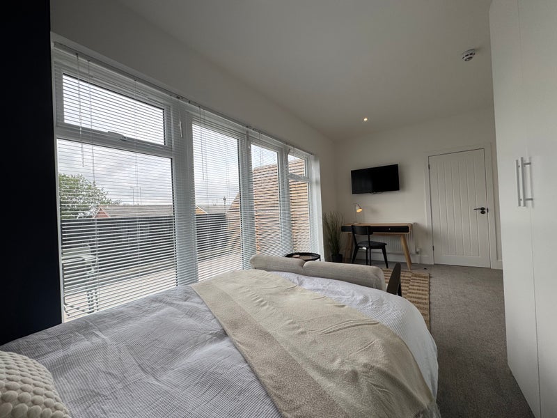 Room Haymoor Road in Poole