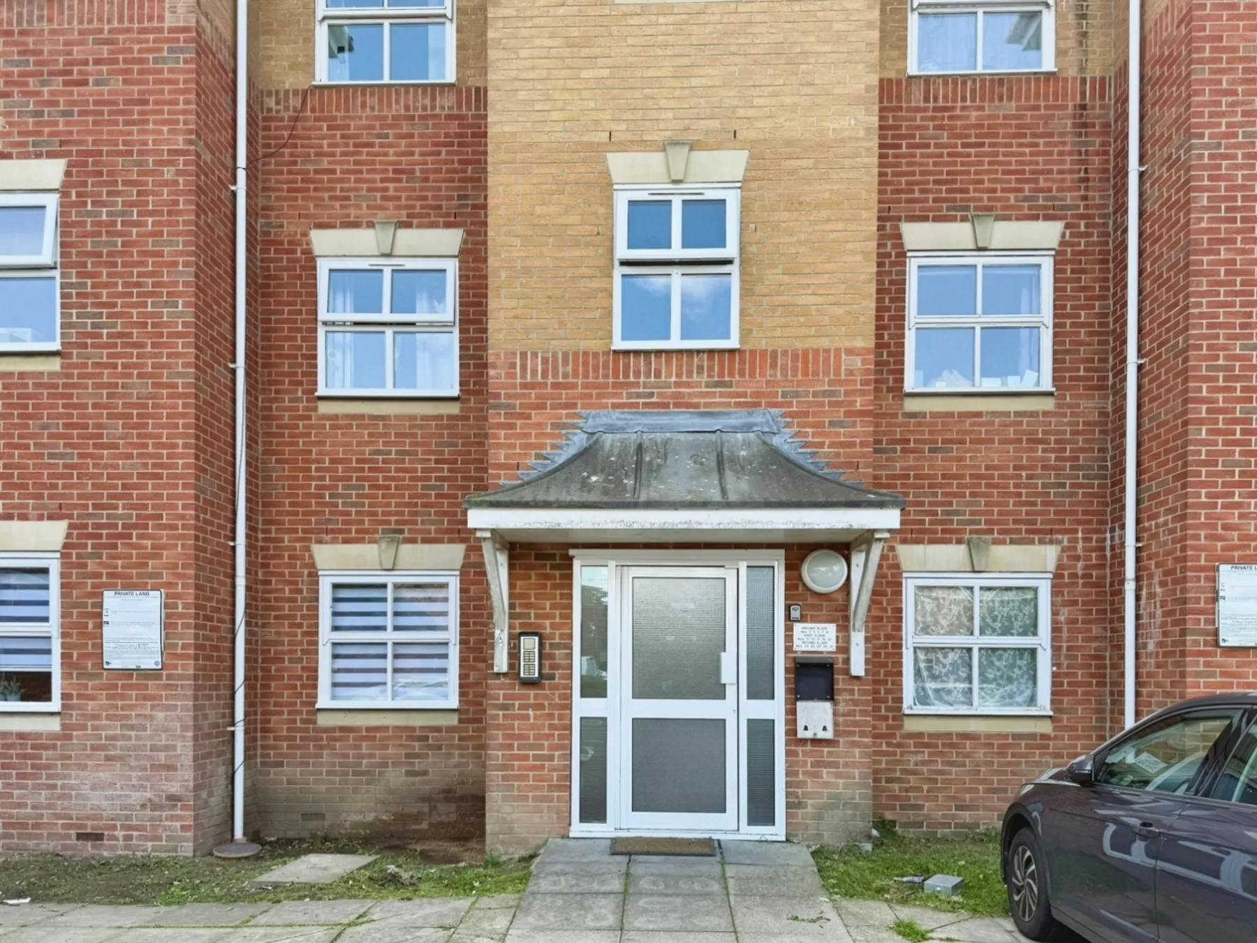 Flat Chalvey Road East in Slough