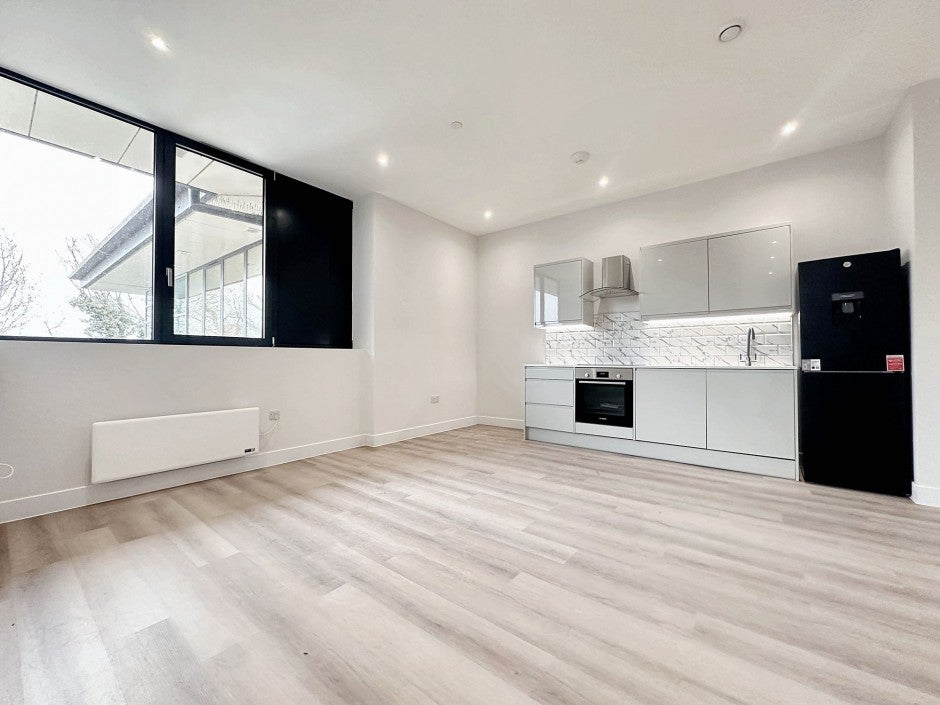 Flat Cowley Business Park in Greater London
