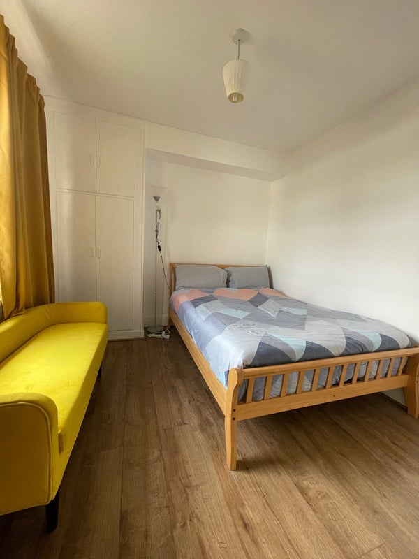 Room Carew Street in Greater London