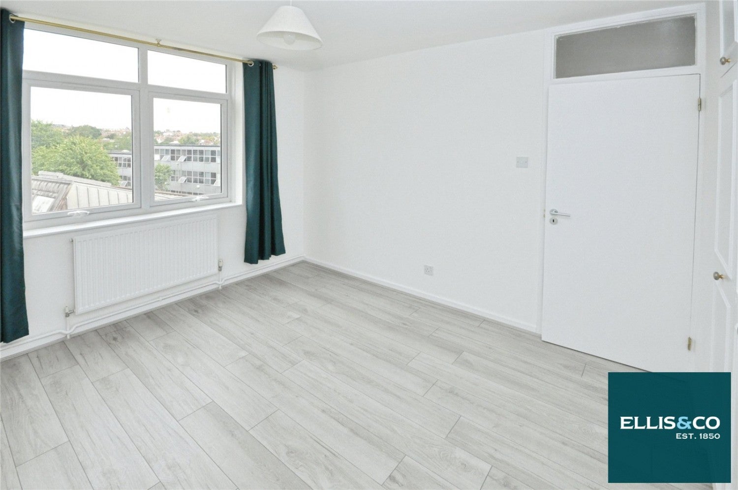 Flat Golders Green Road in Greater London