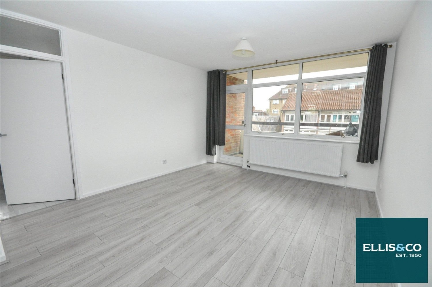 Flat Golders Green Road in Greater London