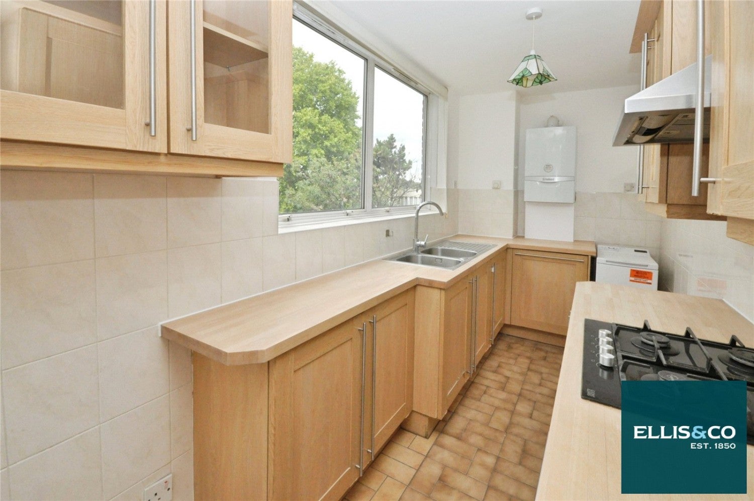 Flat Golders Green Road in Greater London