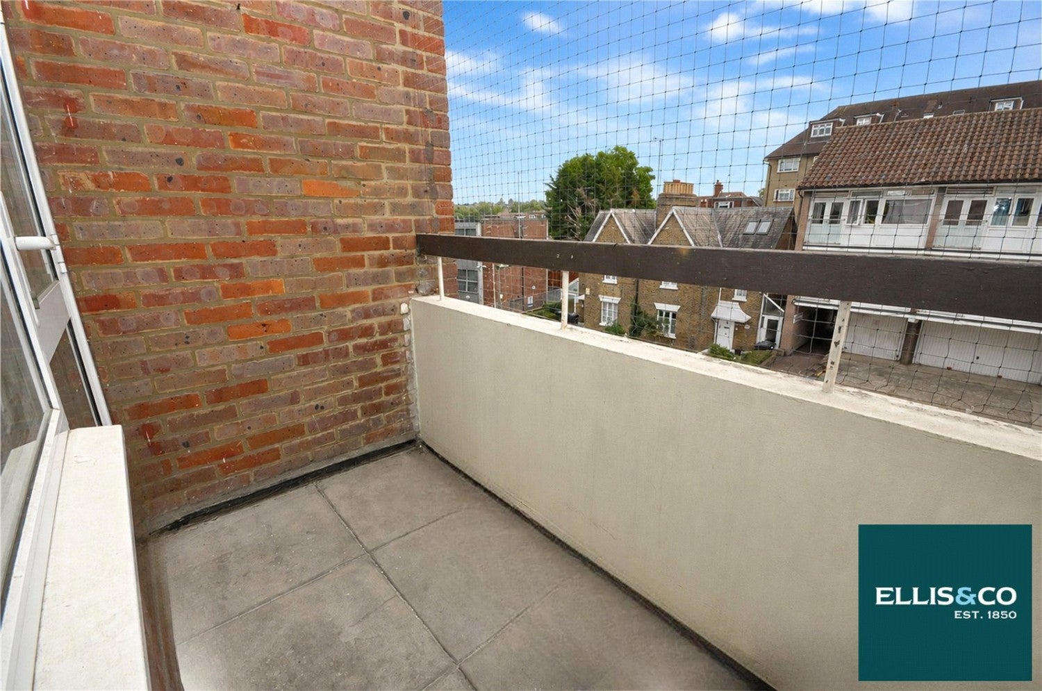 Flat Golders Green Road in Greater London