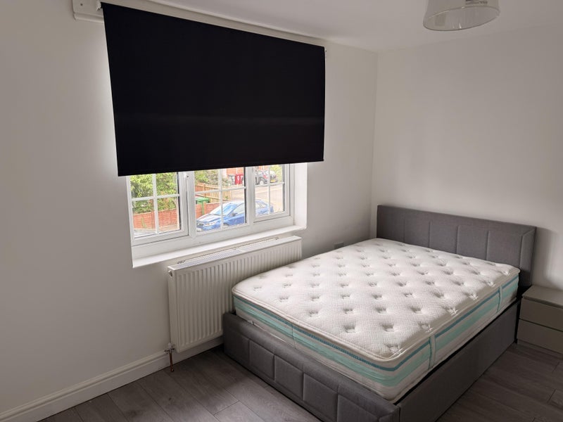 Room King's Road in Slough