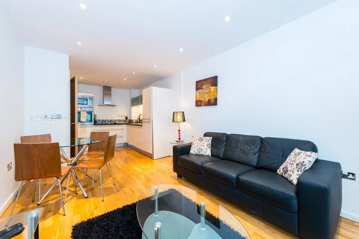 Flat Millharbour in Greater London