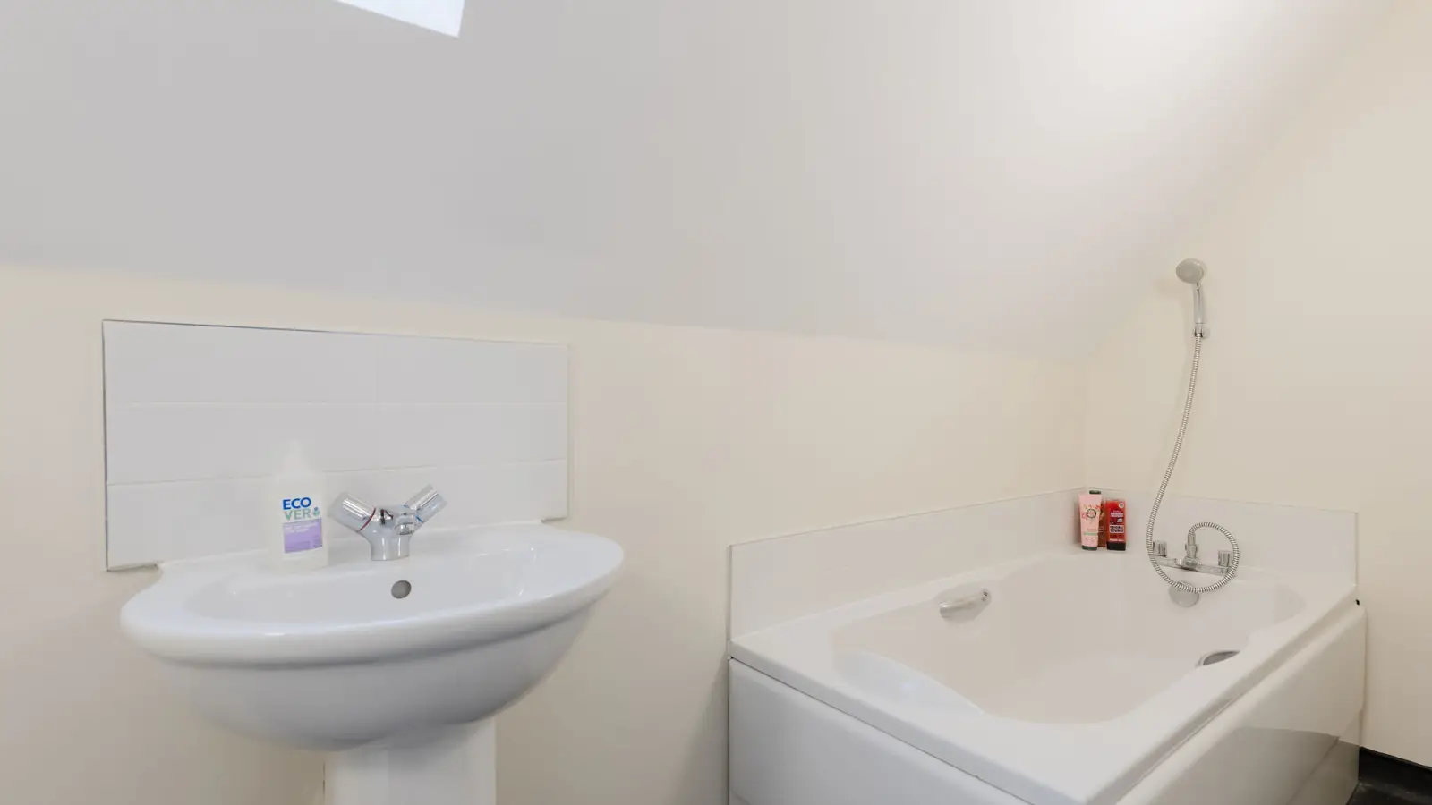 Flat Wentworth Street in Greater London