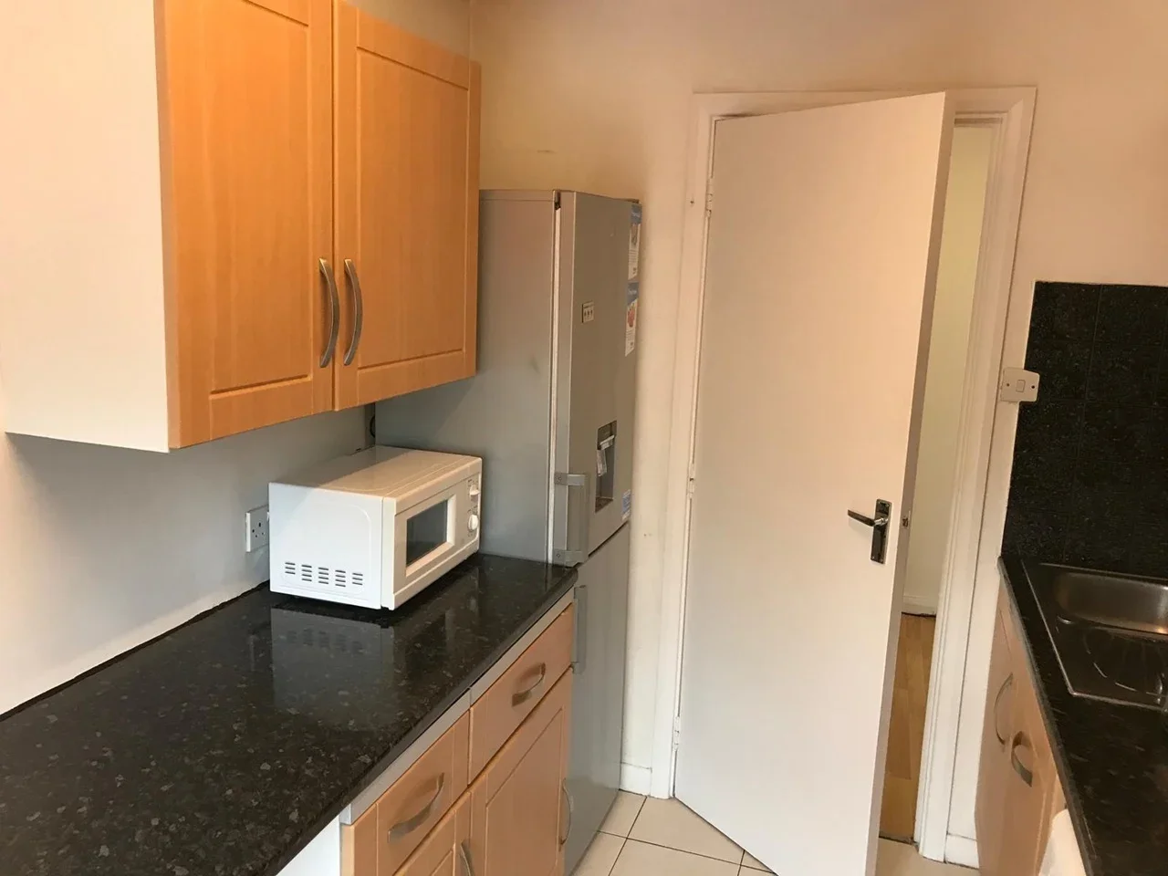 Flat Garter Way in Greater London