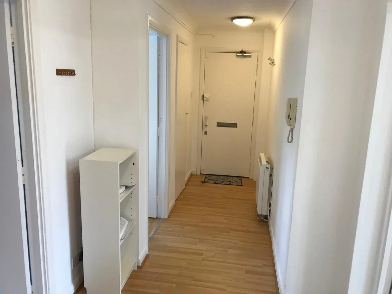 Flat Garter Way in Greater London