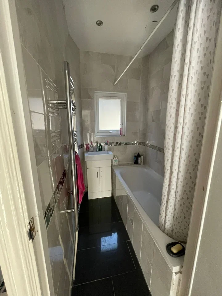 Room Park Avenue in Greater London