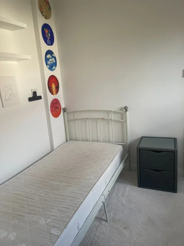 Room Park Avenue in Greater London