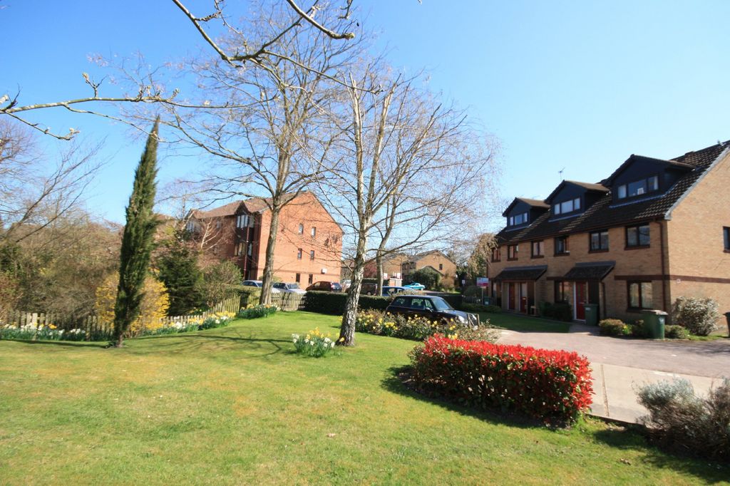 Flat Manor Fields in Horsham