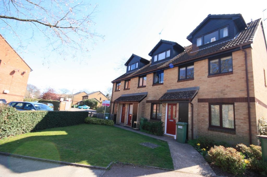 Flat Manor Fields in Horsham