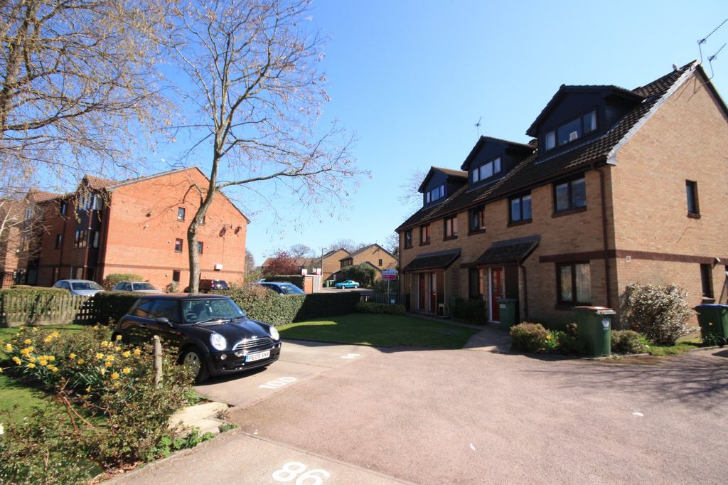 Flat Manor Fields in Horsham