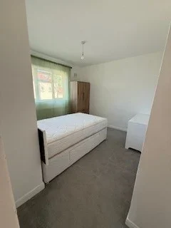 Room Mitchell Way in Greater London