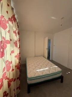 Room Mitchell Way in Greater London