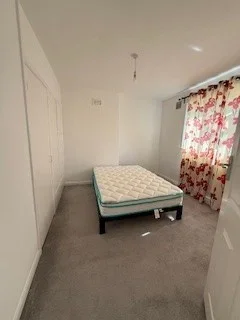Room Mitchell Way in Greater London