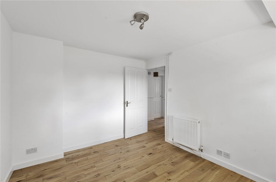 Flat Mezen Close in Greater London