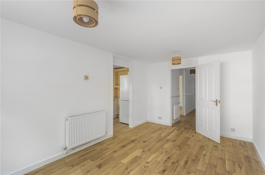 Flat Mezen Close in Greater London