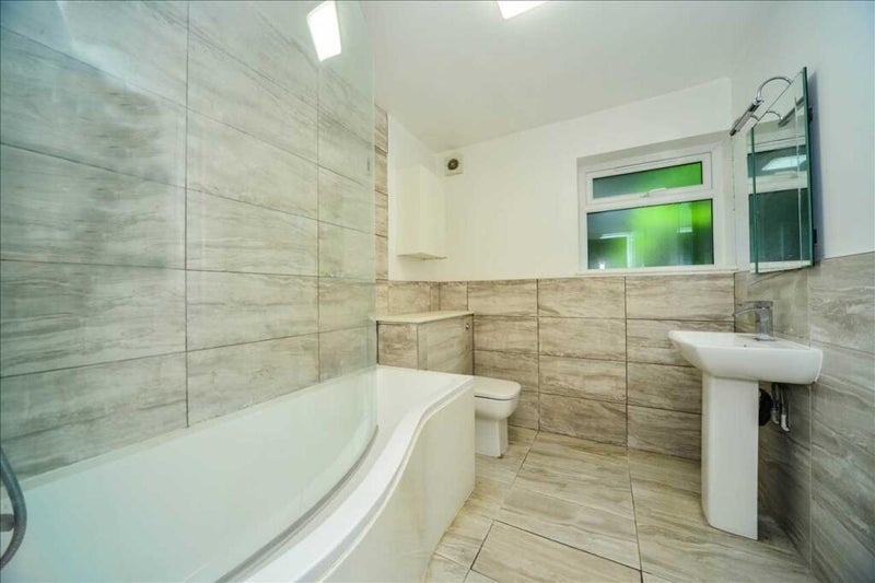 Room Lee High Road in Greater London