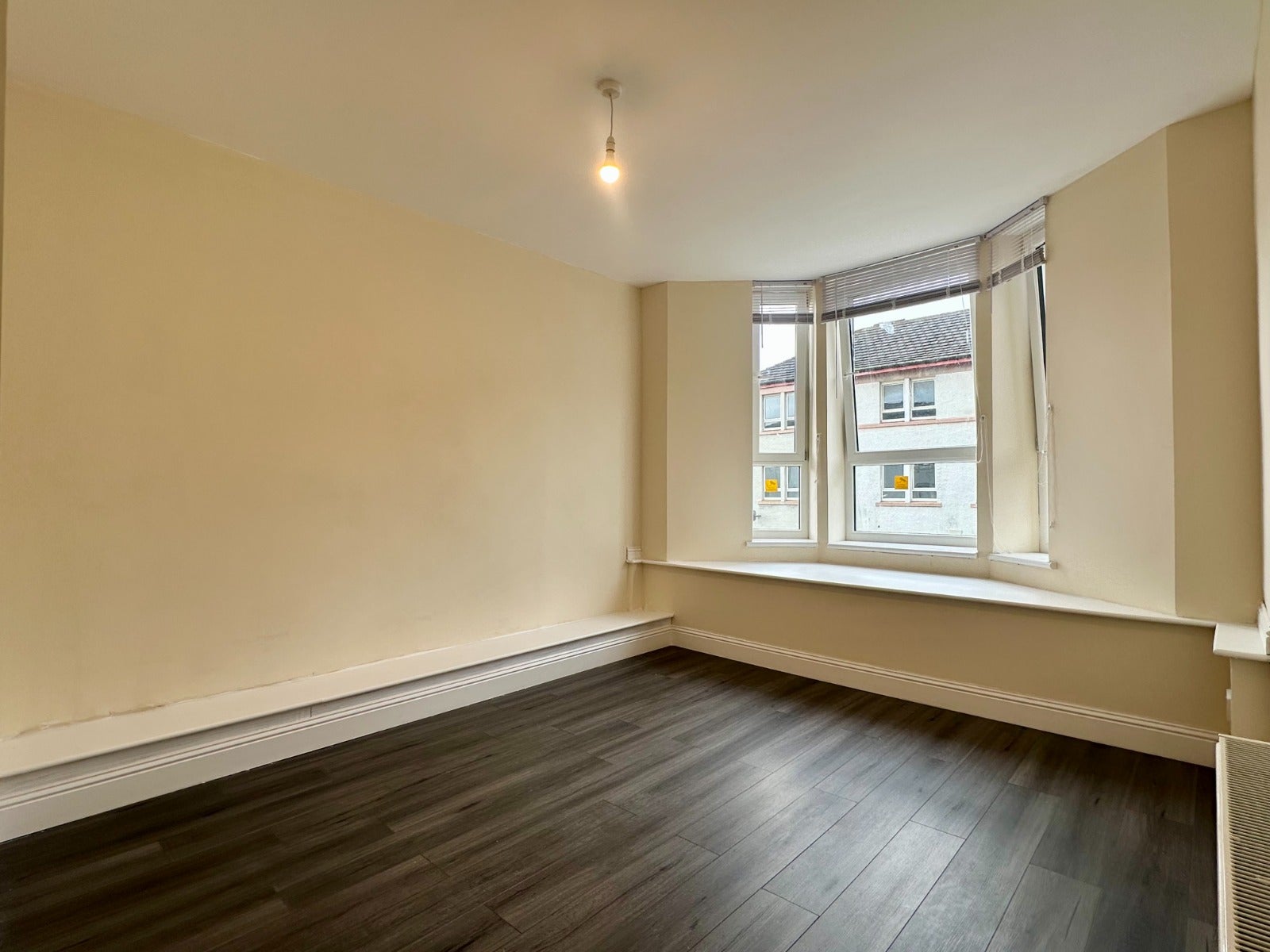 Flat Howard Street in Paisley