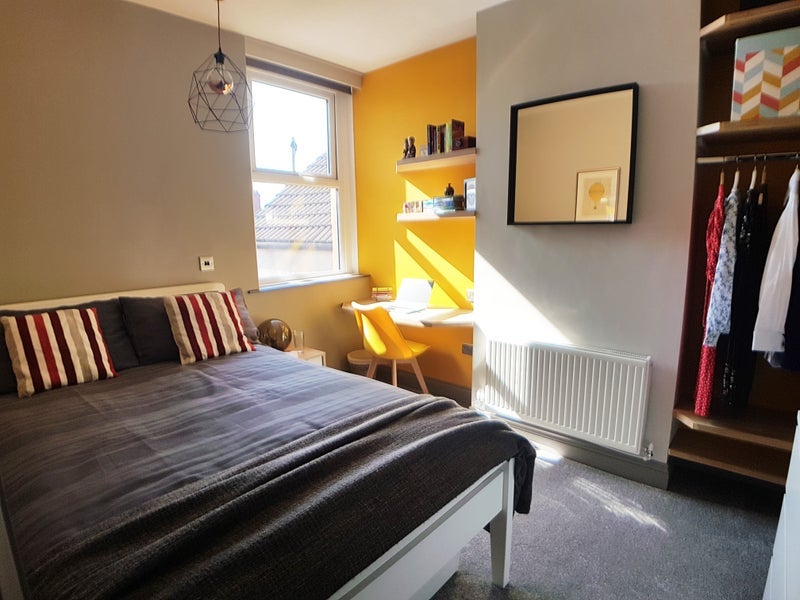 Room Dogfield Street in Cardiff