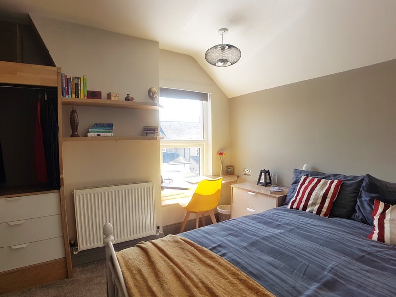 Room Dogfield Street in Cardiff