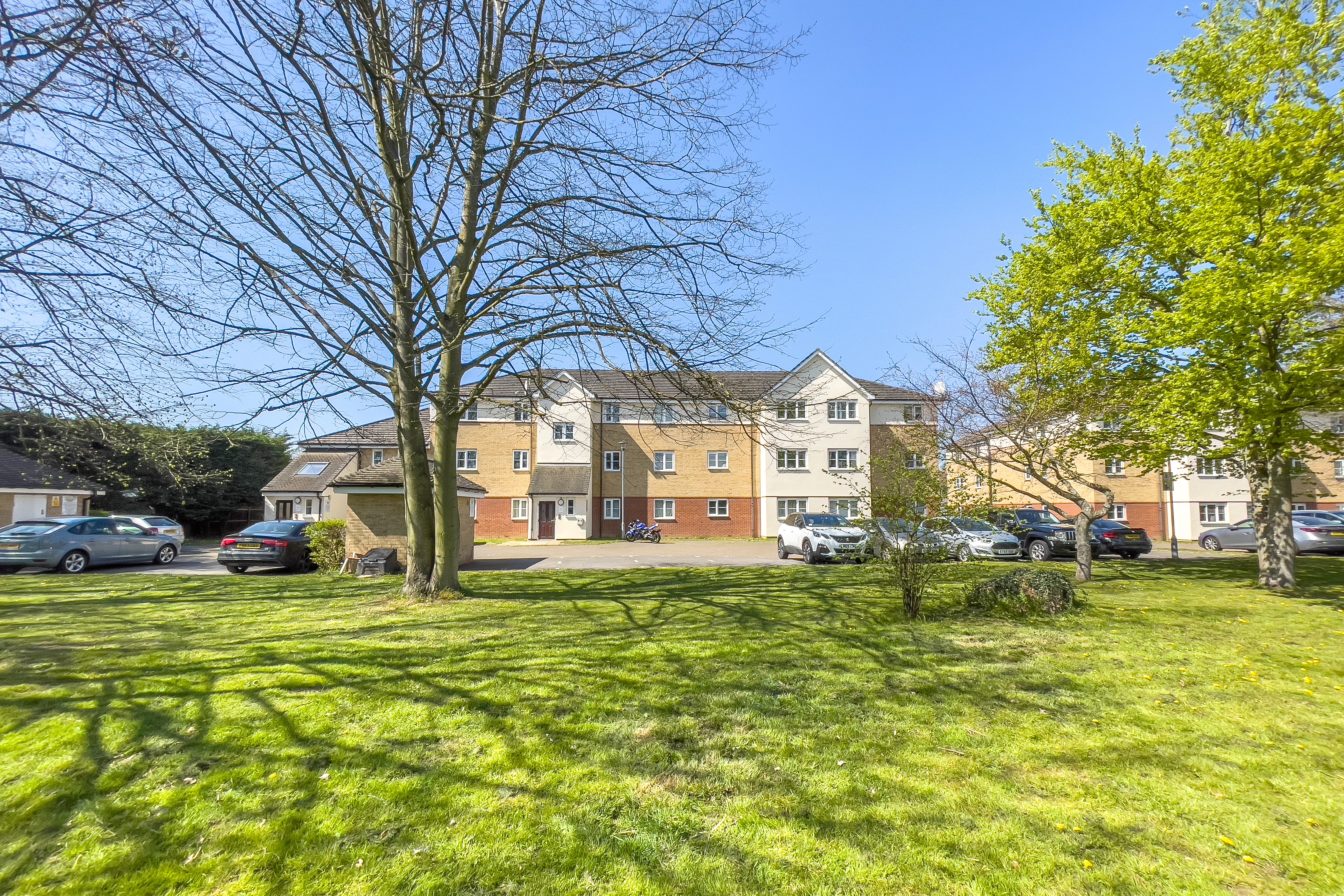 Flat Sherriff Close in Elmbridge