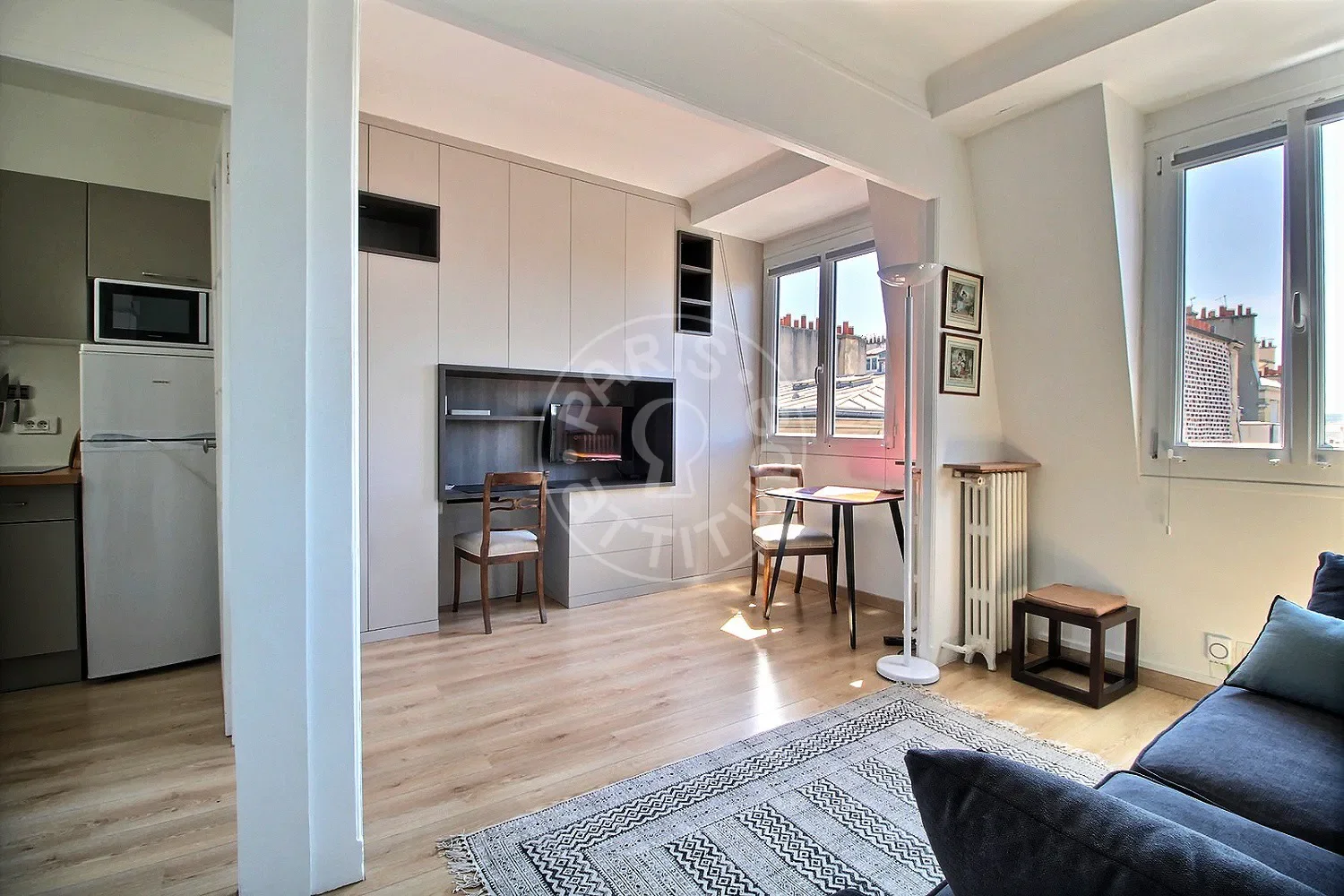 Flat Place Adolphe Chérioux in Paris