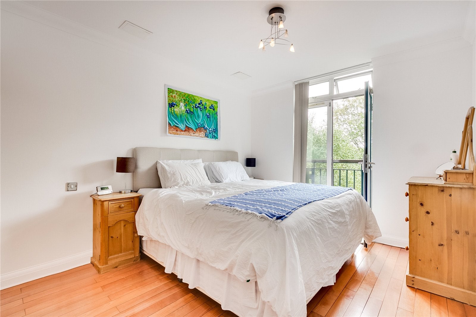 Flat Pentonville Road in Greater London