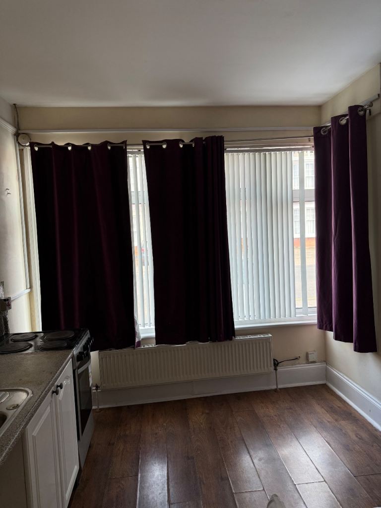 Flat Hindes Road in Greater London