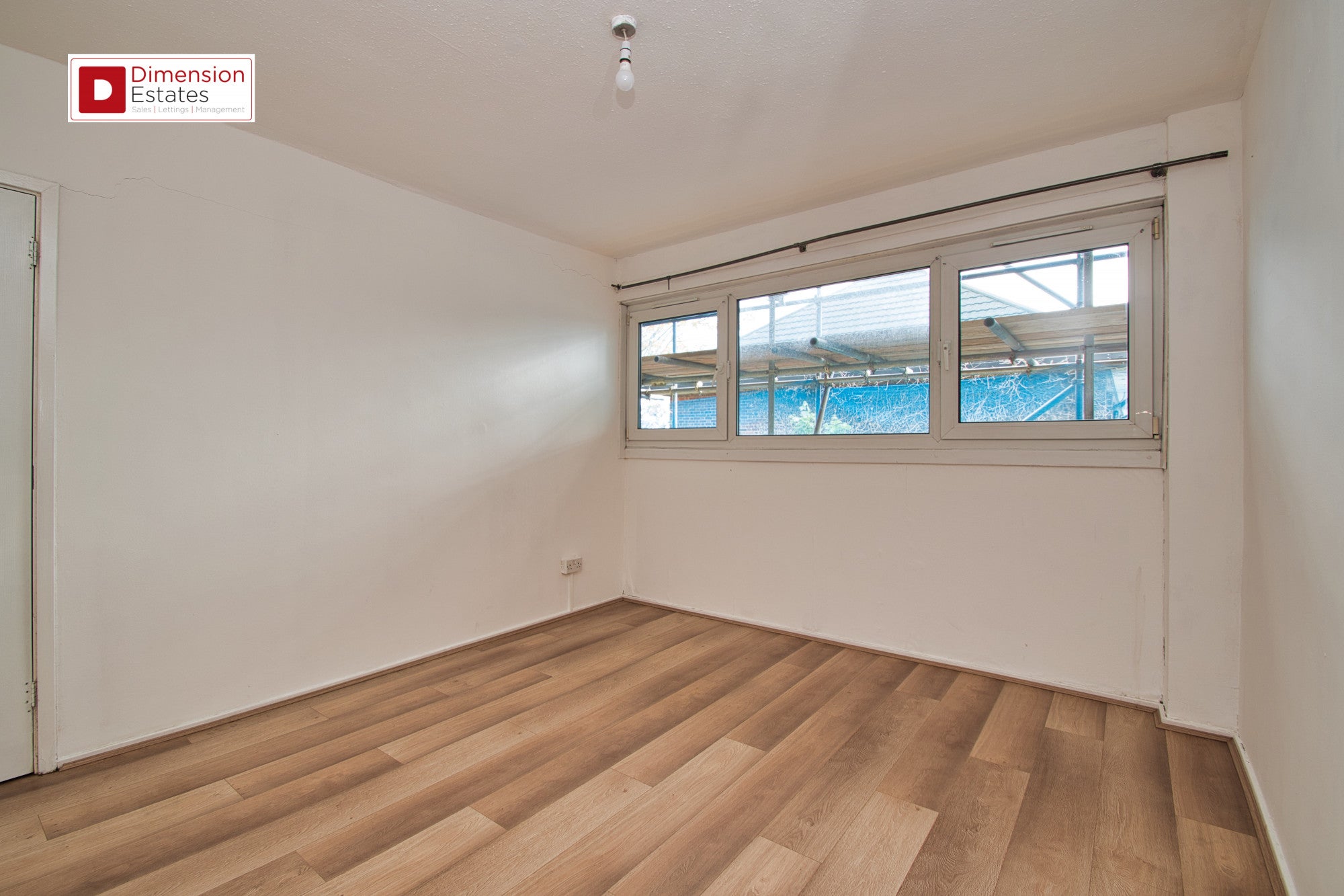 Flat Maud Road in Greater London