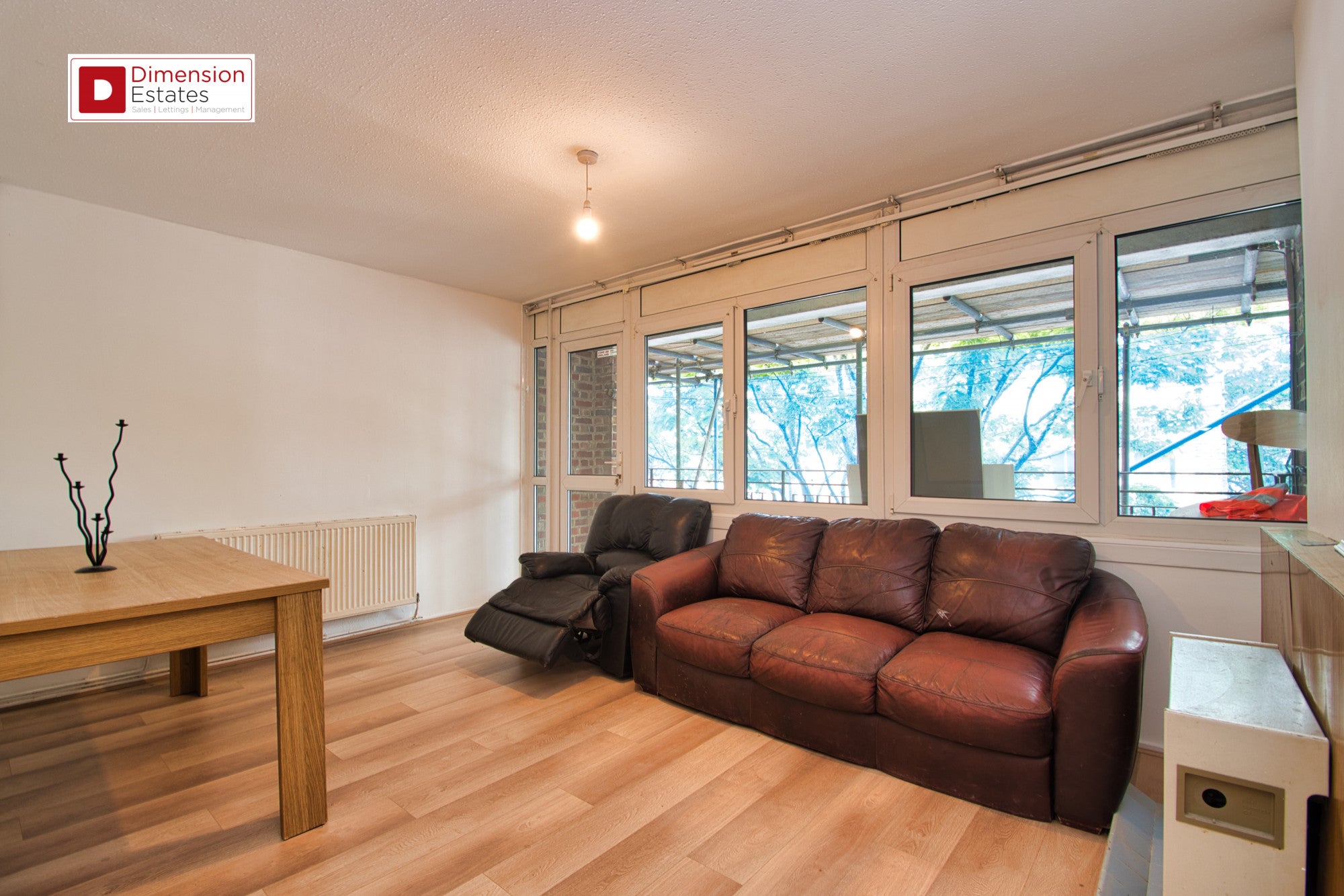 Flat Maud Road in Greater London