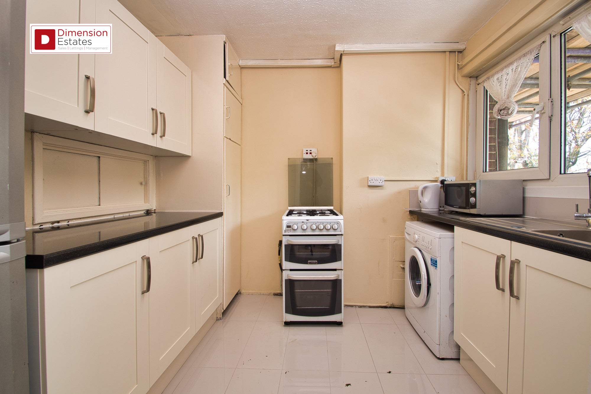 Flat Maud Road in Greater London