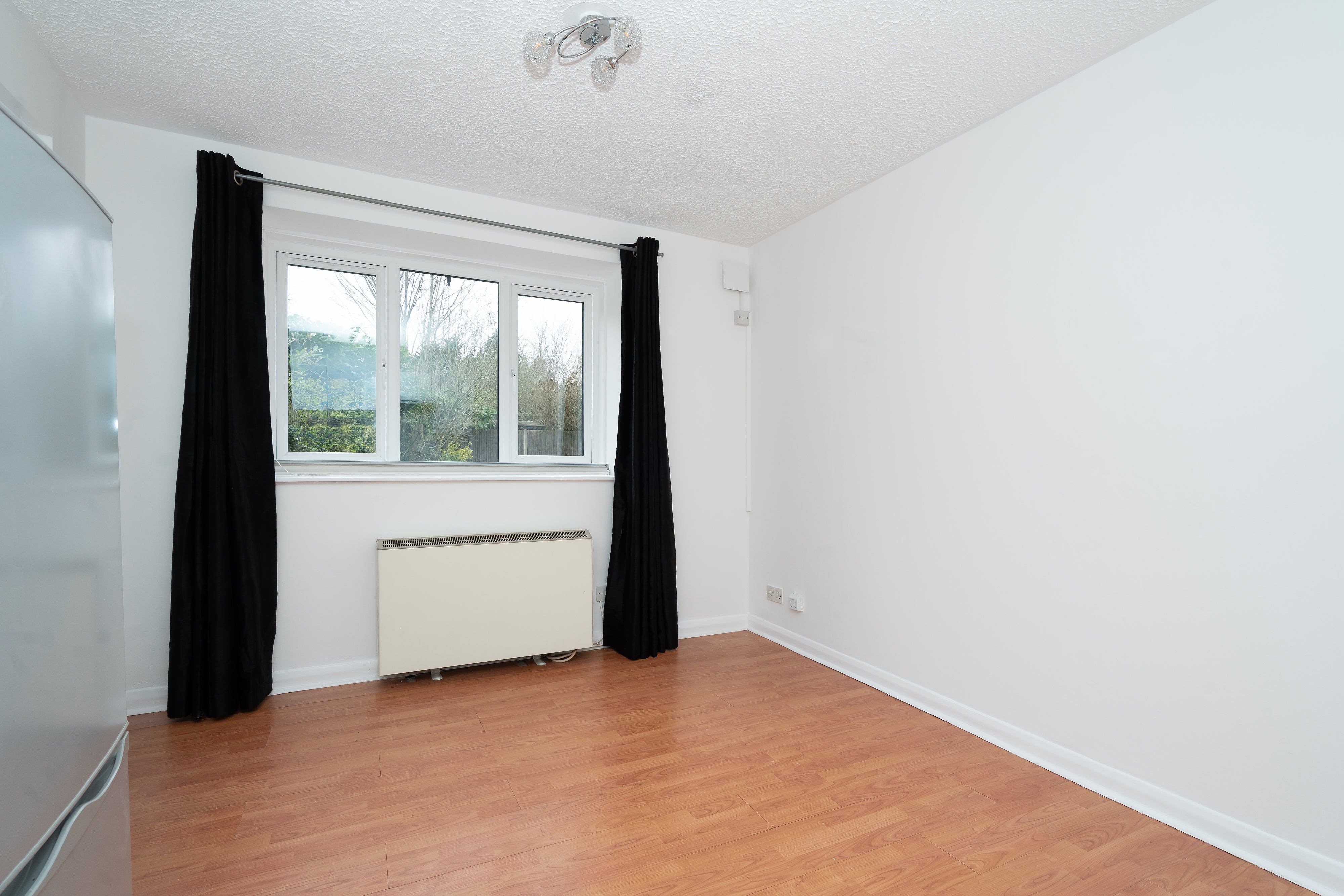 Flat North Orbital Road in Watford