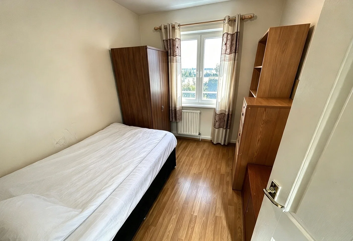 Room Manton Road in Greater London
