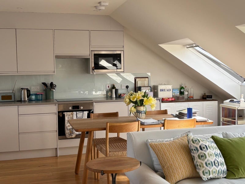 Room Beaumont Road in Greater London